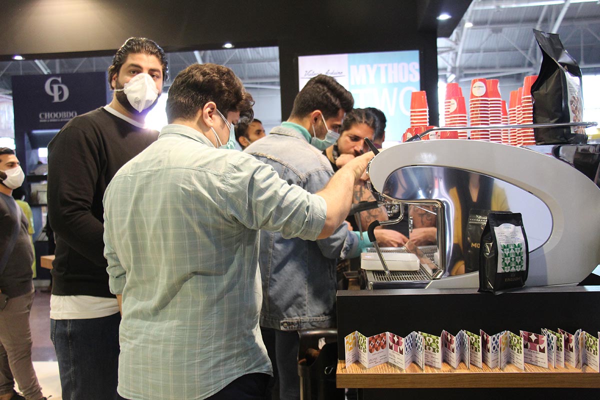 سرو تخصصی قهوه در دومین نمایشگاه تخصصی قهوه و نوشیدنی ها اصفهان